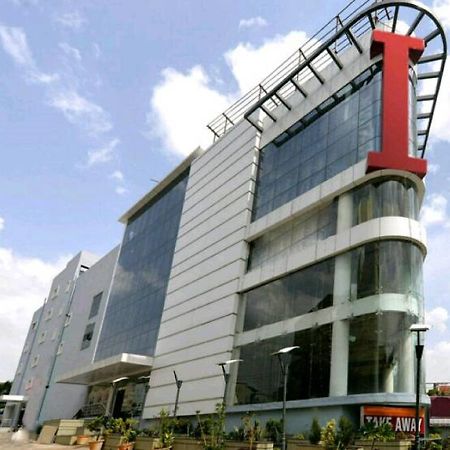 Capital O Surabhi Elite Near Miraj Cinemas - Shalini Shivani Sururnagar Kültér fotó