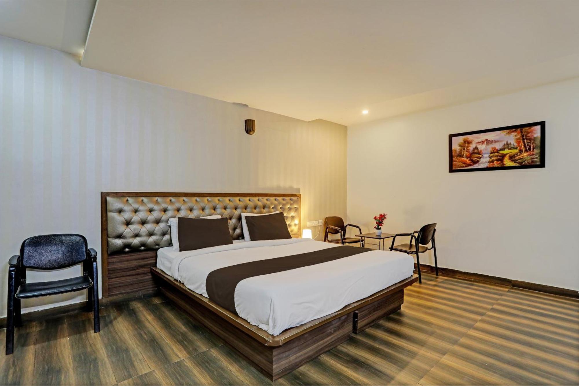 Capital O Surabhi Elite Near Miraj Cinemas - Shalini Shivani Sururnagar Kültér fotó