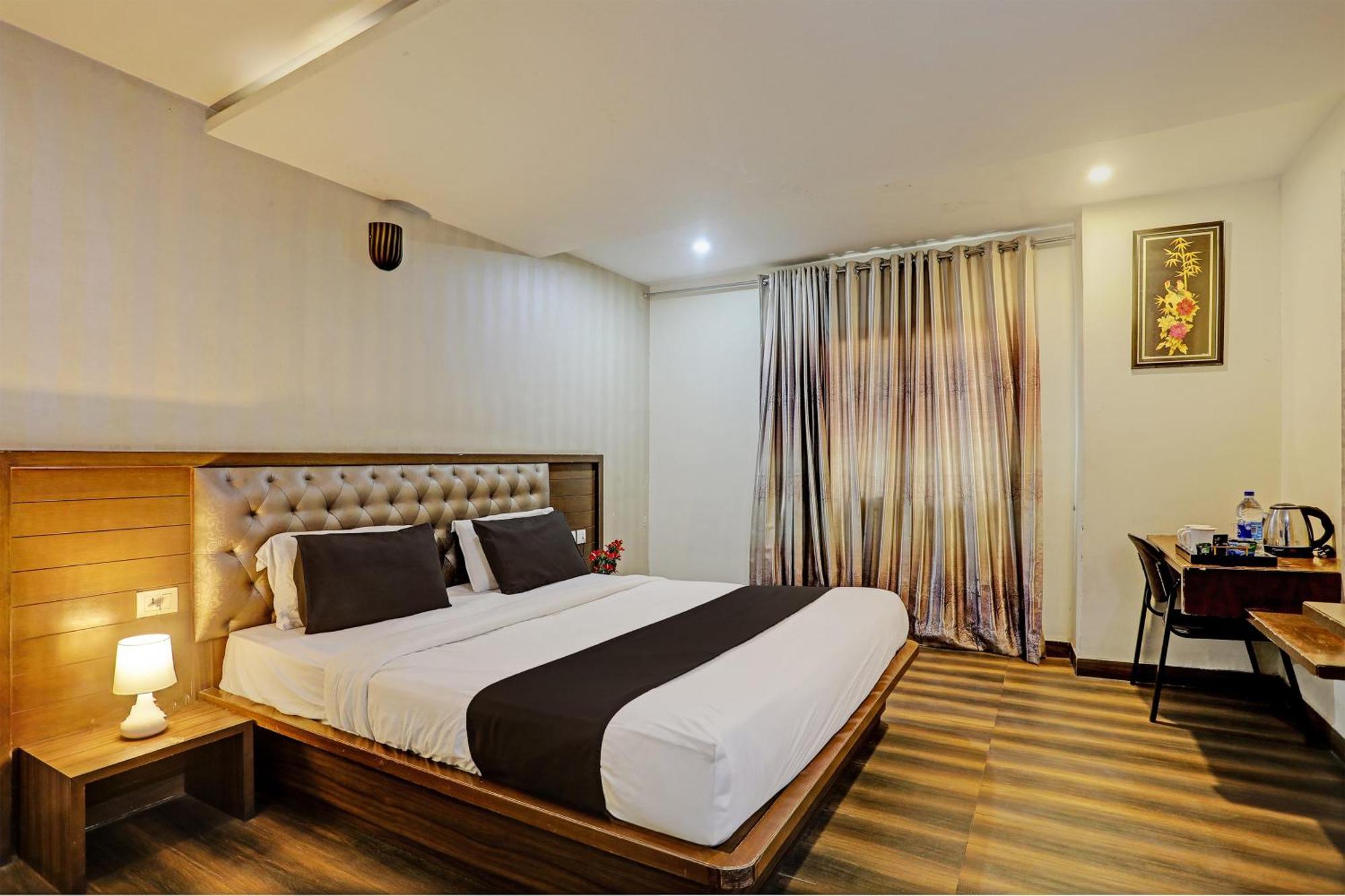 Capital O Surabhi Elite Near Miraj Cinemas - Shalini Shivani Sururnagar Kültér fotó