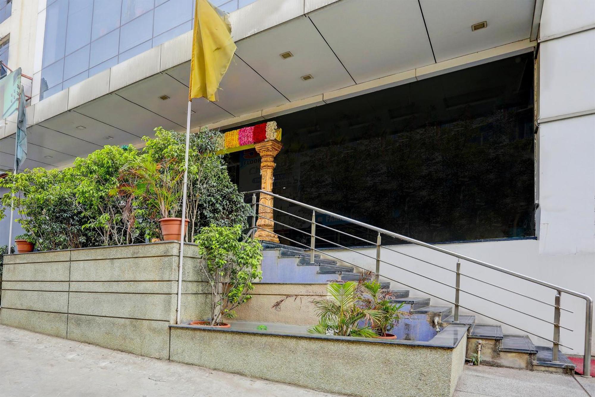 Capital O Surabhi Elite Near Miraj Cinemas - Shalini Shivani Sururnagar Kültér fotó