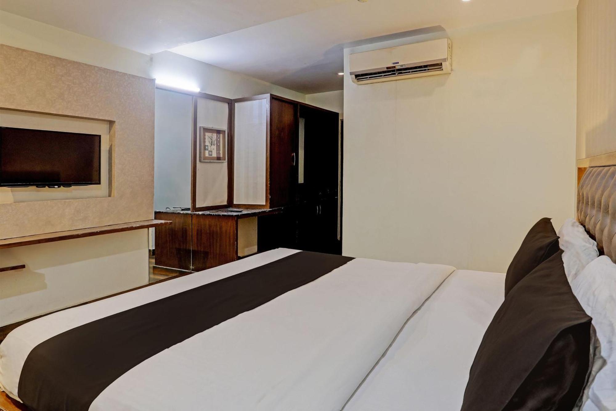 Capital O Surabhi Elite Near Miraj Cinemas - Shalini Shivani Sururnagar Kültér fotó