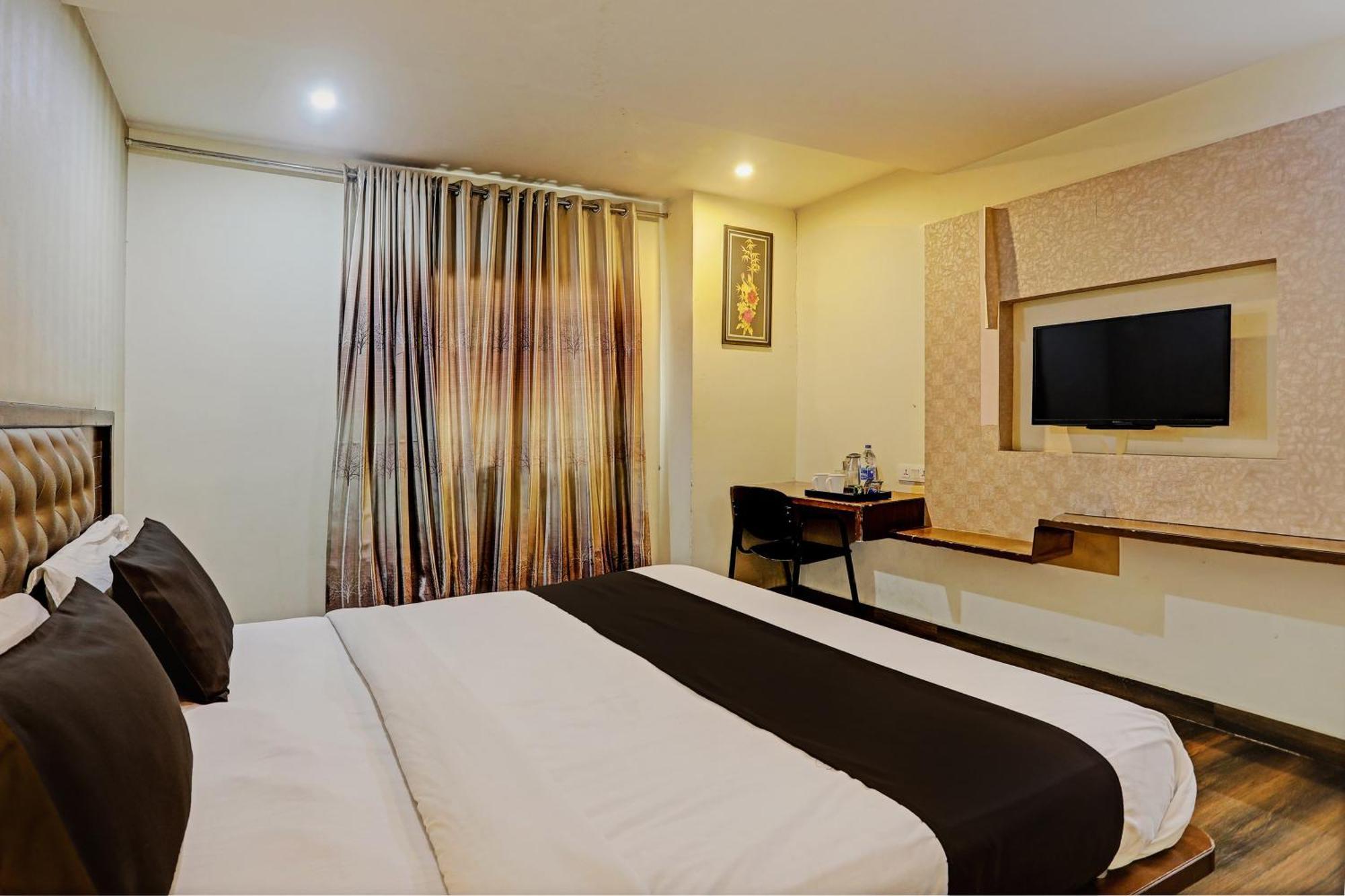 Capital O Surabhi Elite Near Miraj Cinemas - Shalini Shivani Sururnagar Kültér fotó