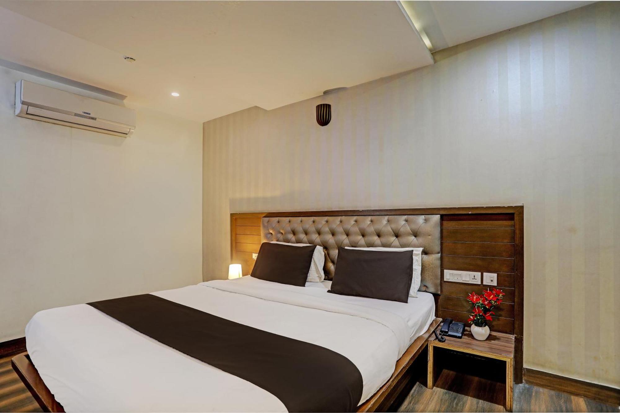 Capital O Surabhi Elite Near Miraj Cinemas - Shalini Shivani Sururnagar Kültér fotó