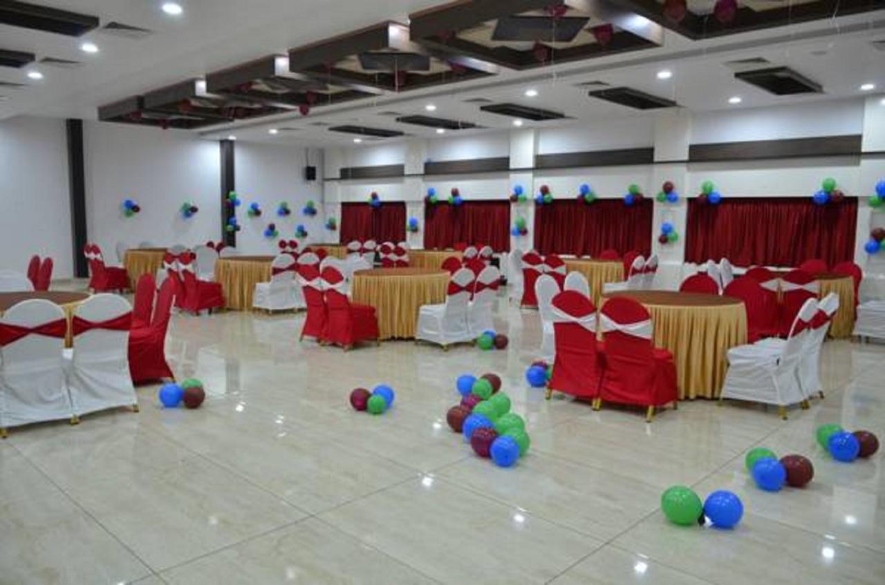Capital O Surabhi Elite Near Miraj Cinemas - Shalini Shivani Sururnagar Kültér fotó
