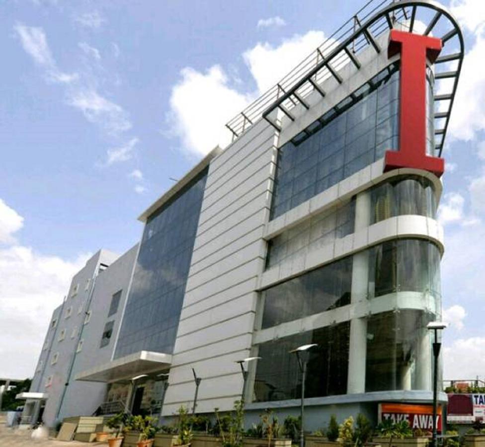 Capital O Surabhi Elite Near Miraj Cinemas - Shalini Shivani Sururnagar Kültér fotó